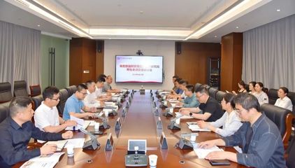 商務部研究院研究生院師生一行到湖南建投集團研學交流